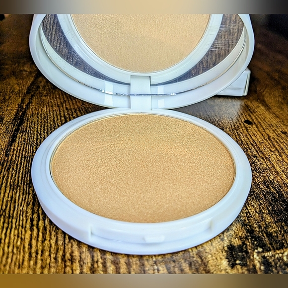5/75$ GIVE THEM LALA BEAUTY Pressed Highlighter in Showstopper - Picture 12 of 13